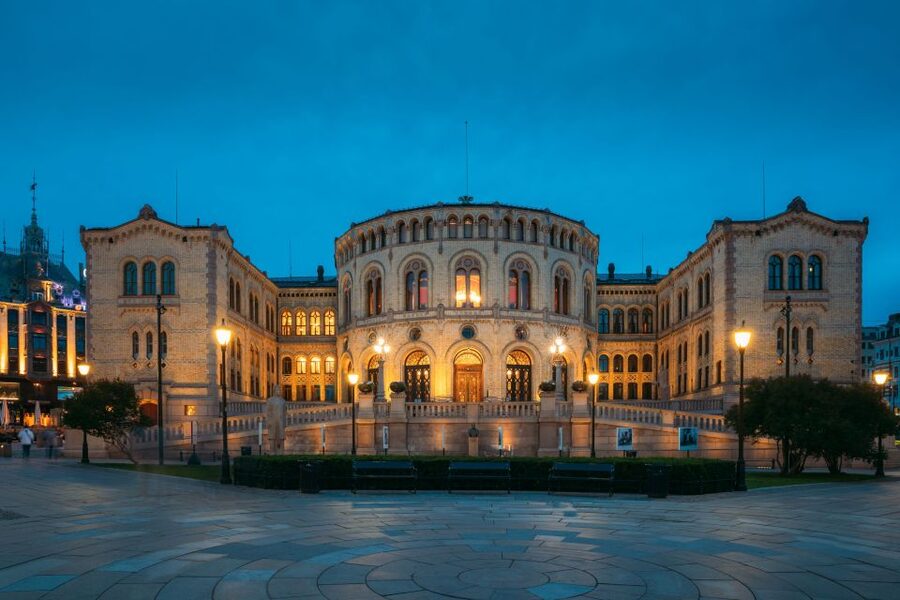Oslo: Express Walk with a Local in 60 minutes - Local food and bar advice may be the best payoff