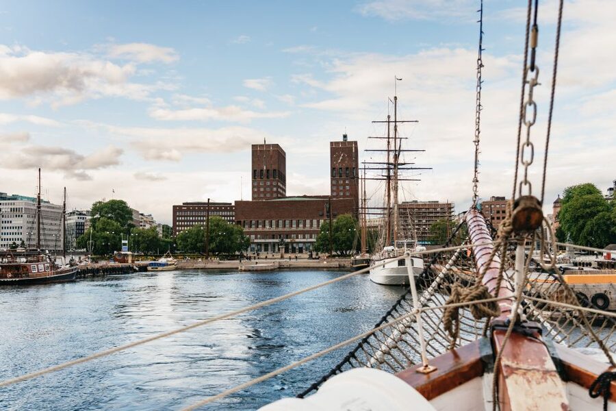 Oslo: Fjord Evening Cruise with Shrimp Buffet - Hovedøya and Dyna Lighthouse provide the first big views