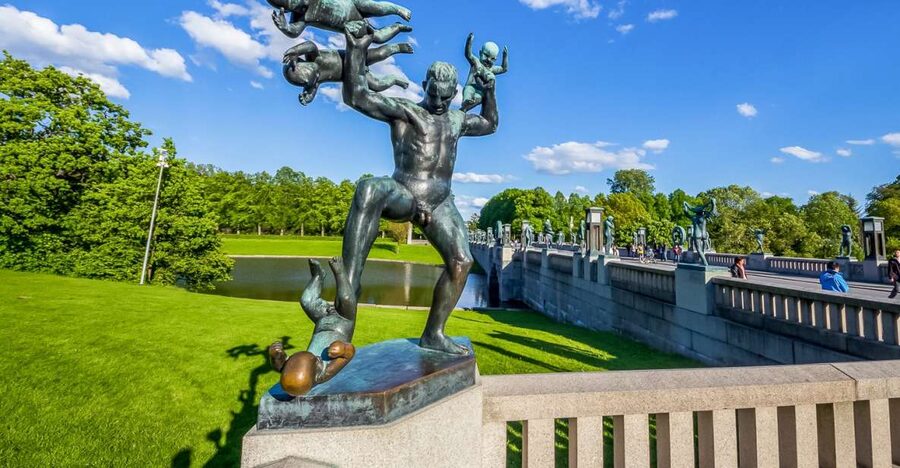 Oslo: Grand City Sightseeing Tour by Bus with Fjord Cruise - Folk Museum in summer, Kon-Tiki in winter