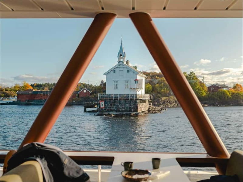 Oslo: Guided Sightseeing Fjord Cruise on Premium Silent Boat - Dyna Lighthouse and the outer fjord