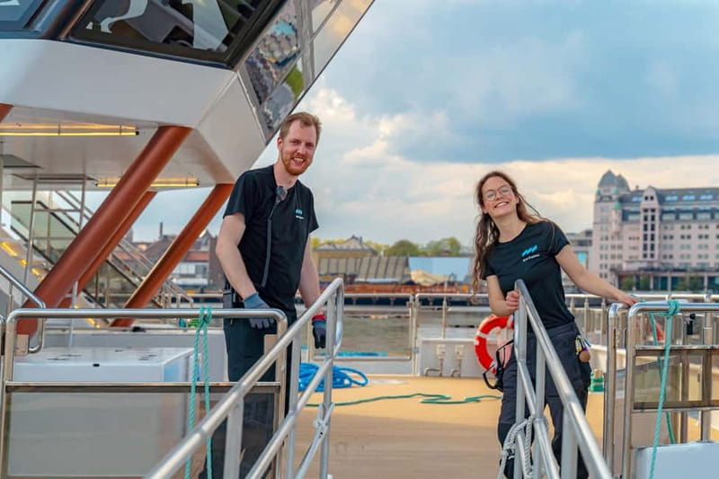 Oslo: Guided Sightseeing Fjord Cruise on Premium Silent Boat - Choosing the best seat and time of year