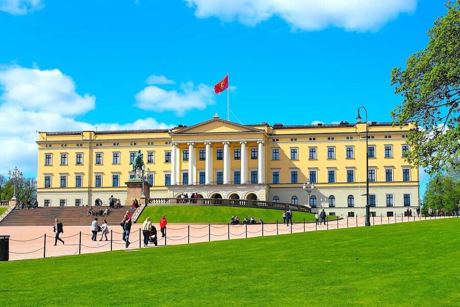 Oslo: Guided Walking Tour of Central Oslo - Christiania Torv brings the older city into view
