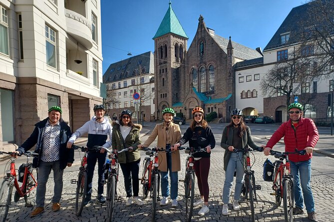 Oslo Highlights Bike Tour - The Royal Palace and the city’s grand axis