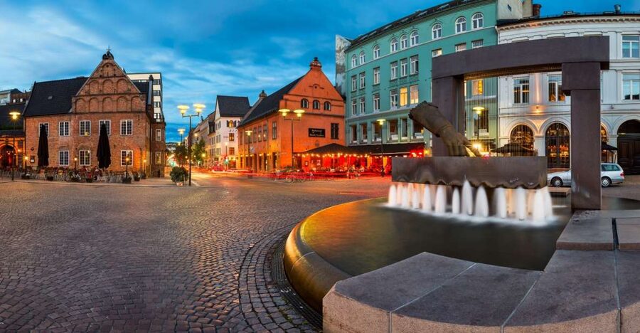 Oslo: Historic Myths & Legends Evening Walking Tour - Starting by the Swans fountain at City Hall