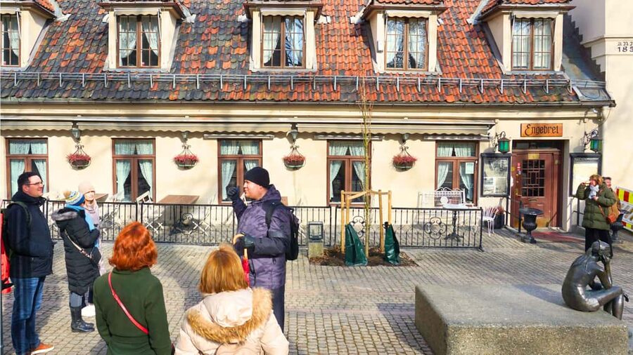 Oslo: History, Art and Secrets Tour - Oslo Central Station and the city’s everyday side