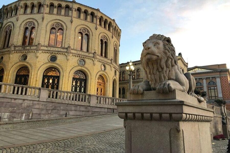 Oslo : Must-See Attractions Walking Tour With A Guide - Starting at Viking Planet in central Oslo
