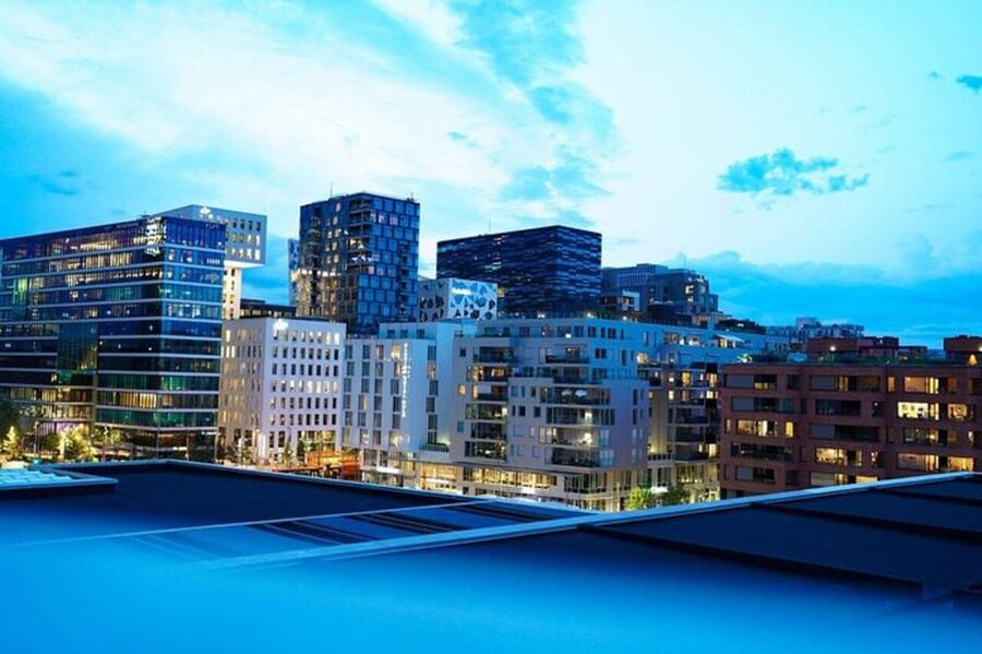 Oslo : Must-See Attractions Walking Tour With A Guide - Akershus Fortress and the old city quarter