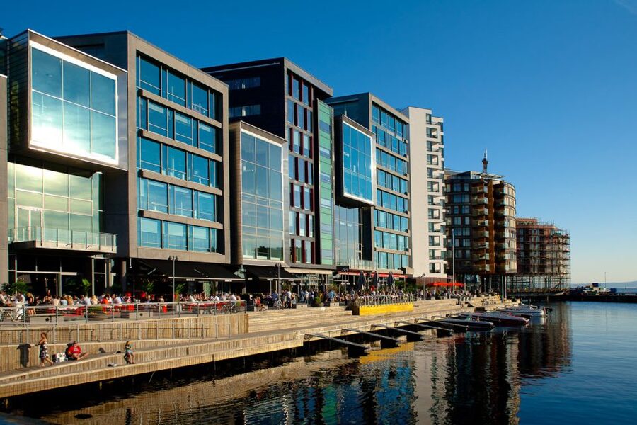 Oslo: Private City Center Highlights Guided Walking Tour - From Oslo City Hall into the center