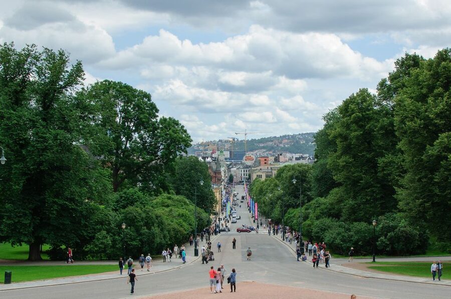 Oslo: Private City Center Highlights Guided Walking Tour - Aker Brygge brings the tour into modern Oslo