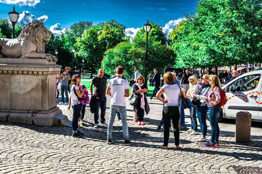 Oslo: Private Walking Tour - Christiania Torv, Bank Square, and the Oslo Stock Exchange