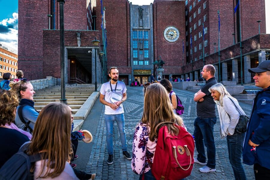 Oslo: Private Walking Tour - National Theatre, University Square, and the Royal Palace