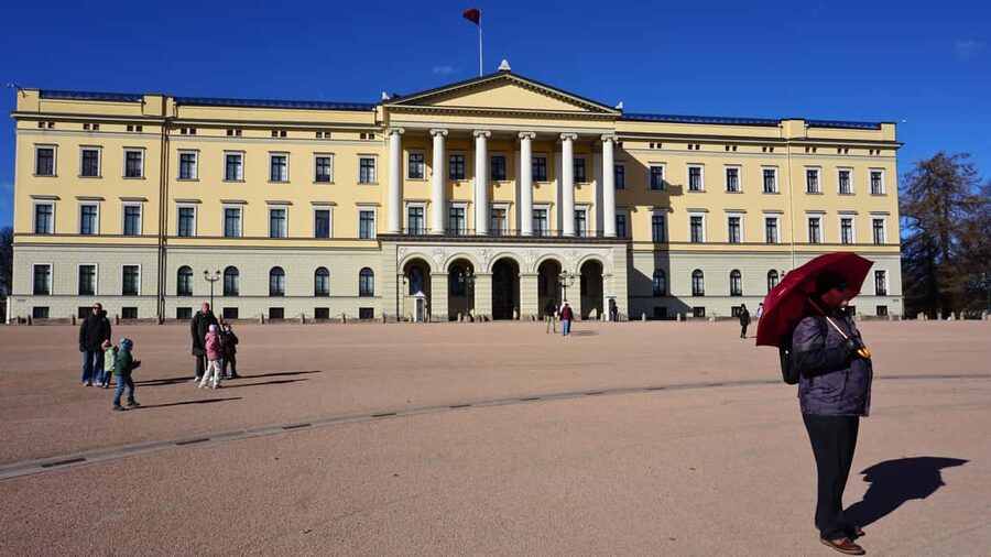 Oslo: Tour with a Michelin star chef - The unnamed stops: where food takes over