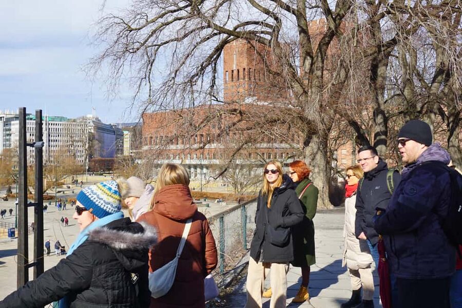 Oslo: Tour with a Michelin star chef - Ending near the National Theater