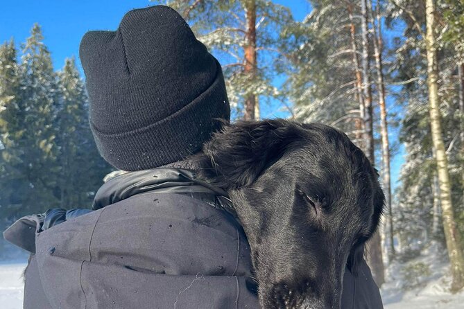 Oslo: Winter wonderland forest hike & campfire with a dog - Pausing beside Gjersjøen with waffles and hot chocolate