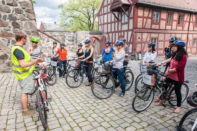 Private Bike Tour (3 hours) - Starting near Nedre Slottsgate