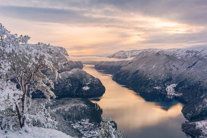 Private Cruise: Mostraumen by Zodiac or Lux Pontoon Boat - Suiting up for Norwegian weather