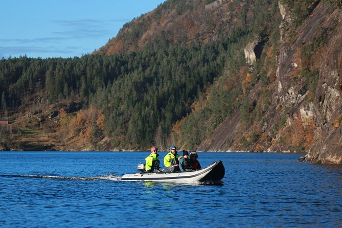 Private Fjordcruise by Luxury Pontoon Boat - Bergen Fjords - The guides turn scenery into a story