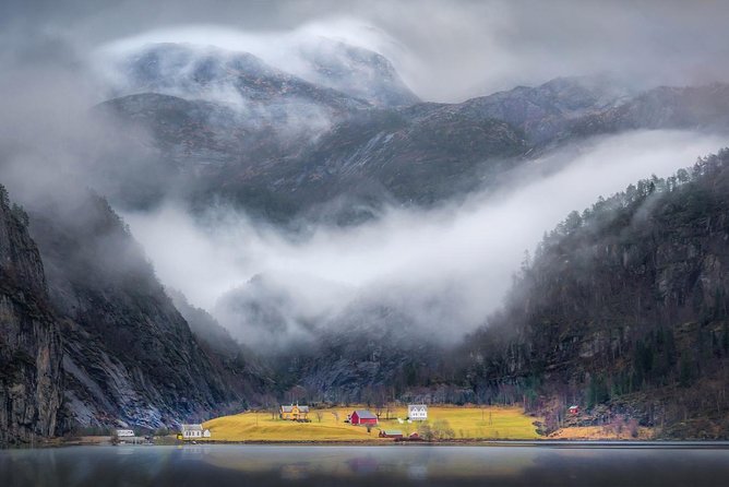Private Fjordcruise by Luxury Pontoon Boat - Bergen Fjords - Lunch and the return to Bergen