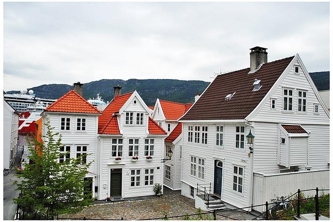 Private Guided City Sightseeing - Bergens Top Attractions - Gamlehaugen and Norway’s Royal Connection
