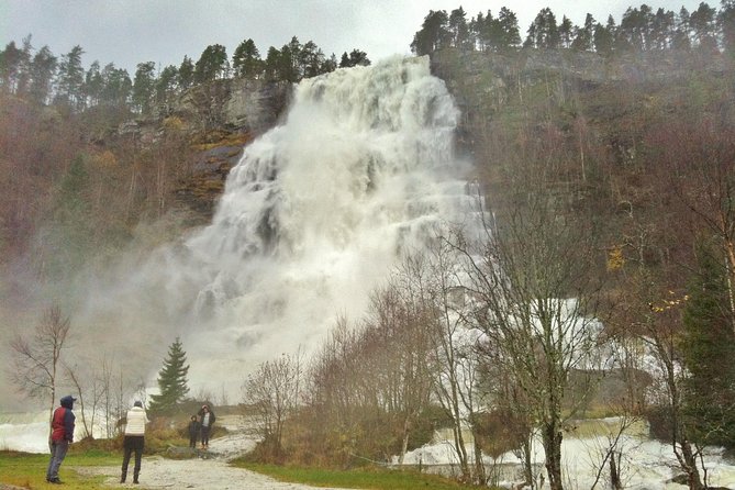 PRIVATE GUIDED TOUR: Highlights of Norway – Trip to the Sognefjord – WINTER - Stalheim viewpoints and two tall waterfalls