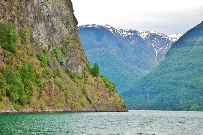 PRIVATE GUIDED TOUR: Highlights of Norway – Trip to the Sognefjord – WINTER - Stegastein as the no-train alternative