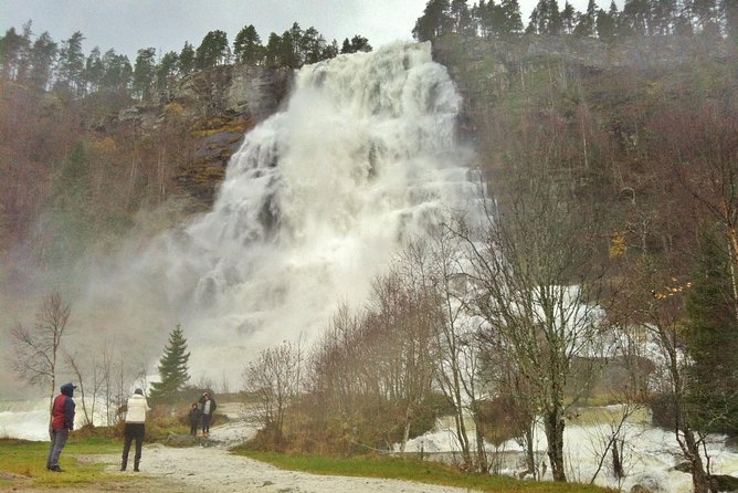 PRIVATE GUIDED TOUR: Norway's Highlights – Viking Special, 11-12 hours – WINTER - Leaving Bergen for Voss