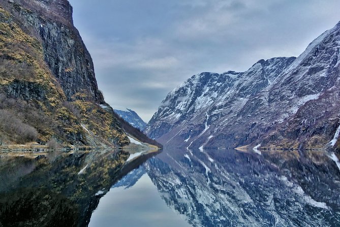 PRIVATE GUIDED TOUR: Norway's Highlights – Viking Special, 11-12 hours – WINTER - Tvindefossen and winter waterfall views