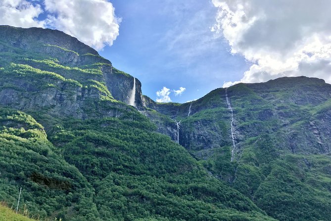 PRIVATE GUIDED TOUR: Norway's Highlights–Viking Special, 11 h - The Nærøyfjord choice: ferry, RIB, or kayak