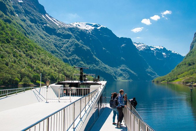 Private tour, Bergen to Oslo - Nærøyfjord Cruise & Flåm Railway - Entering Nærøyfjord at Gudvangen