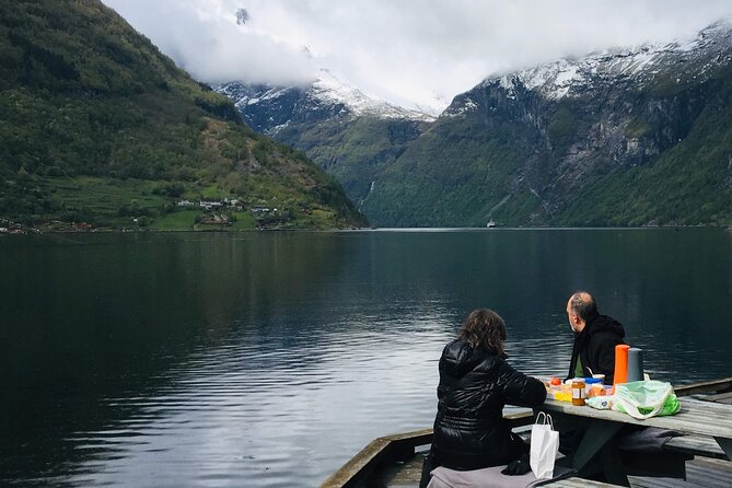 Private tour from Ålesund to Geiranger up to 15 people - Norangsdalen begins the day with wild scenery
