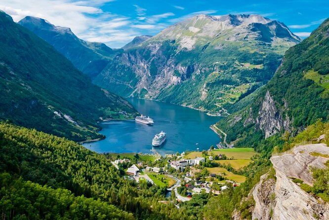 Private tour Geiranger and Glaciers 1 to 15 people - A full day between fjord water and mountain ice