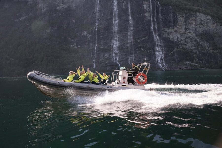 RIB Geiranger - Fjordsafari - What the one-hour route feels like