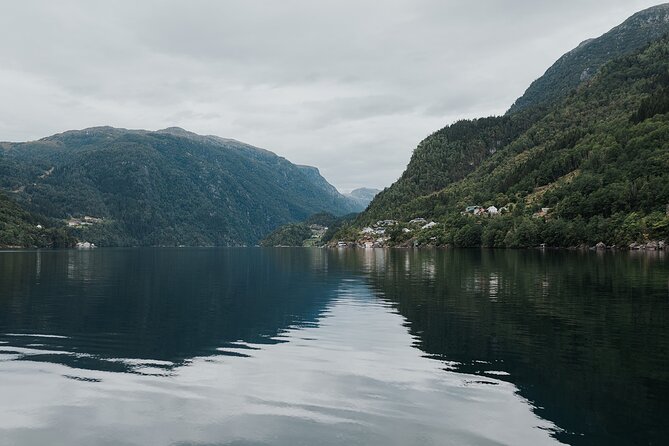 Scenic Hardangerfjord & Fyksesund RIB adventure from Norheimsund - Warm gear, rain, and what to wear underneath