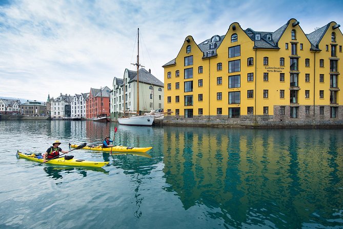 Sea Kayaking In Ålesund - Brosundet, where town and water meet