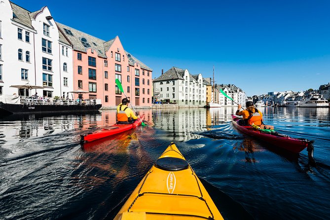 Sea Kayaking In Ålesund - Starting at Brunholmen with a proper safety briefing