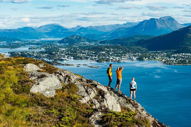 Seakayak And Hike in Ålesund - Paddling through Brosundet before leaving the city