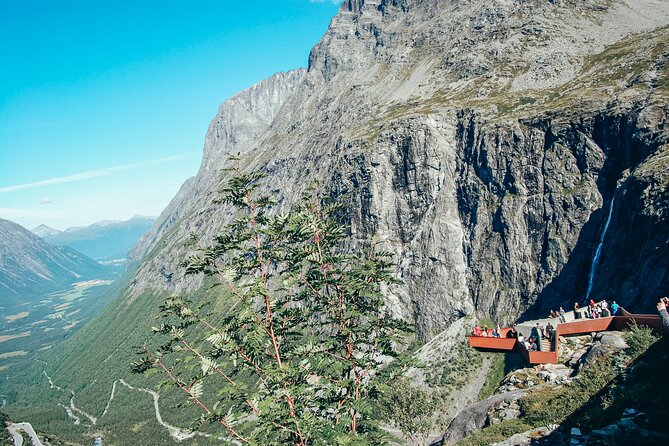 Sightseeing Tour in Trollstigen - Land of Trolls - The hairpin descent is thrilling, when open