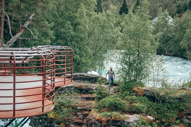 Sightseeing Tour in Trollstigen - Land of Trolls - Kokarsteinen gives you the first fjord view
