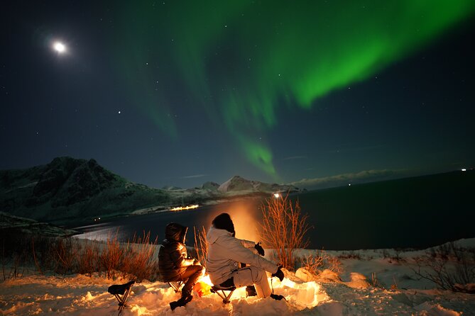 Small Northern Lights Tour Max 8 Guests Pickup and Photography - A Finnish border crossing may be part of the night