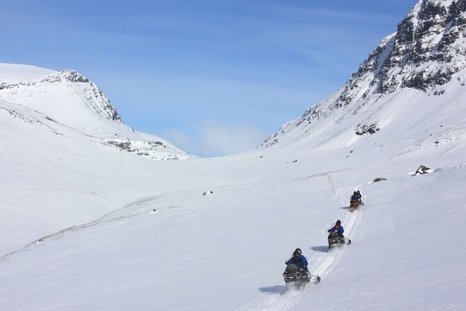 Snowmobile Evening Adventure outside Tromsø - Camp Tamok: practical comfort in the cold