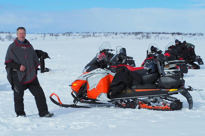 Snowmobile safari in the mountain plateau of Finnmarksvidda - Riding through the changing Arctic light