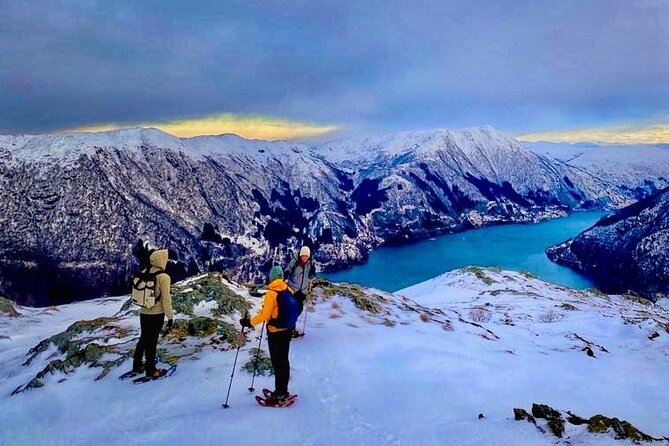 Snowshoe hiking in Bergen - Public tour - Leaving Bergen for Gullbotn’s winter trails