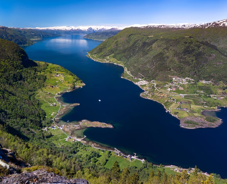 Sogndal: Viking Battle Cruise Sogndal-Fimreite-Sogndal - The Sognefjord scenery between the stories