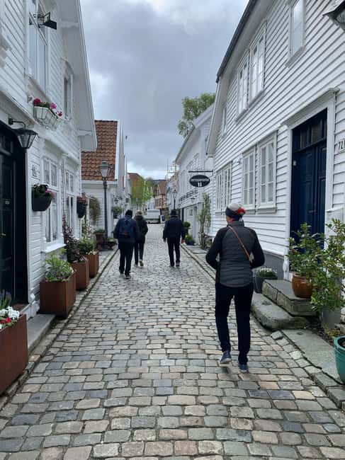 Stavanger: Customized Private Tour with a Local - Street art with Tor or Miroslava