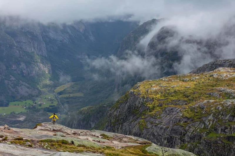 Stavanger: Kjerag Summer Hike with Packed Lunch - Lysebotn and the final two kilometers
