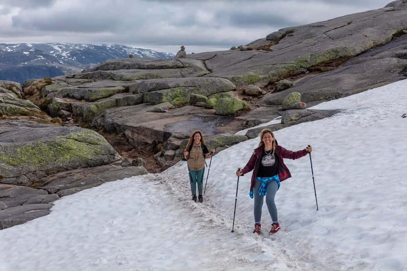 Stavanger: Kjerag Summer Hike with Packed Lunch - What the $185 price covers