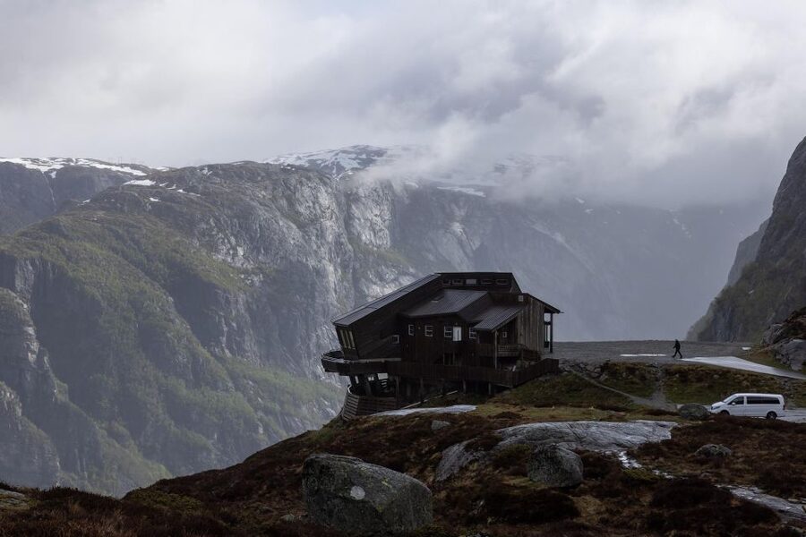 Stavanger: Off-Season Hike to Kjerag + Packed Lunch - A Quiet Start and the Character of the Seasons
