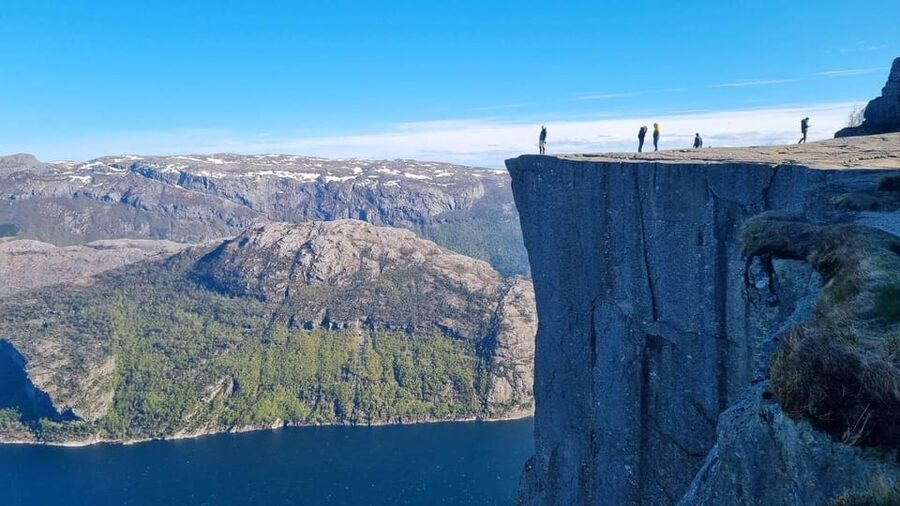 Stavanger: Preikestolen Tour with Guide and Pickup - Why Preikestolen is worth the effort