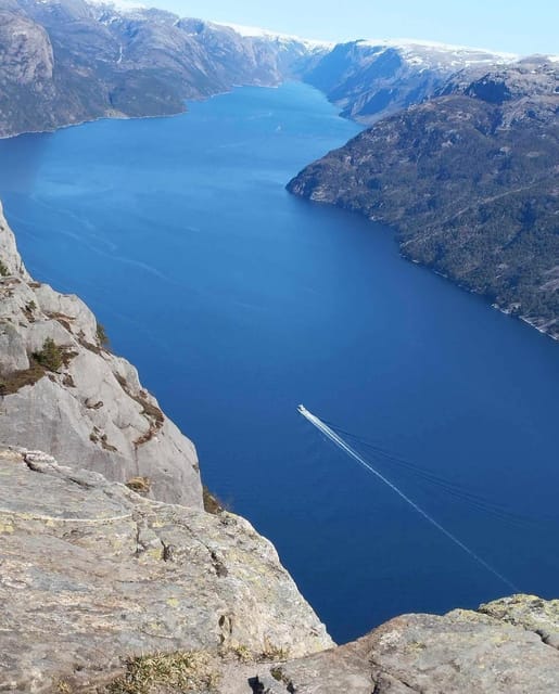 Stavanger: Preikestolen Tour with Guide and Pickup - Who should book this Preikestolen tour?