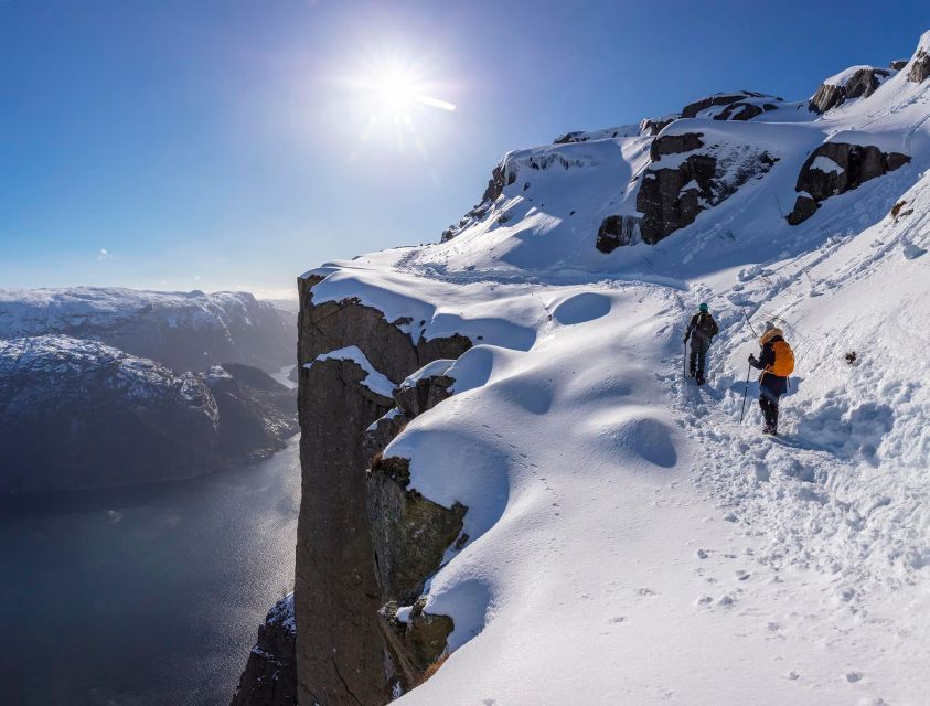 Stavanger: Preikestolen Winter Hike + Hot Lunch - The trail briefing sets the tone